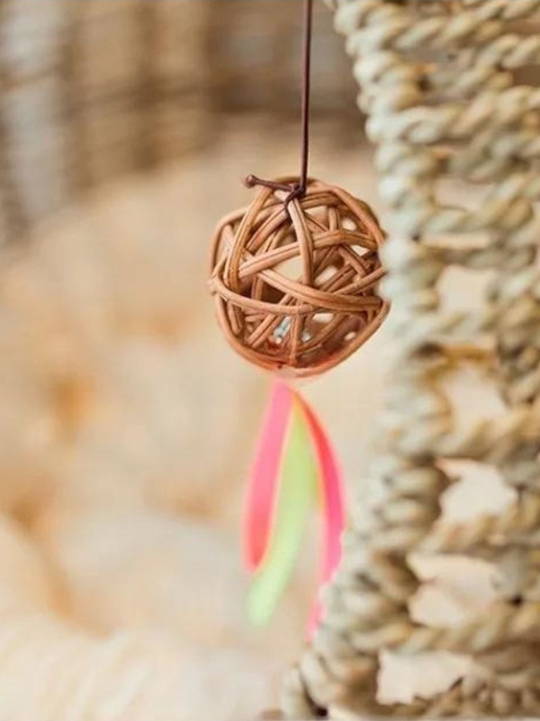 Panier suspendu en osier pour chat H 90cm D 70cm