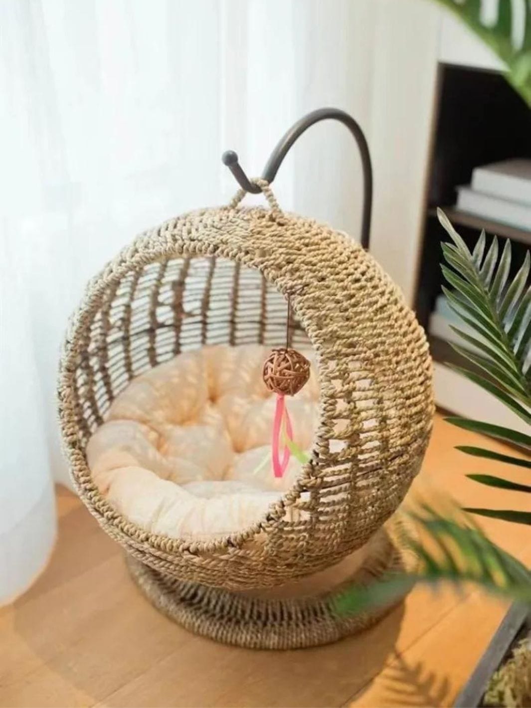 Panier suspendu en osier pour chat H 90cm D 70cm